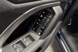 sininen Audi Q5 2025 kuva 14.