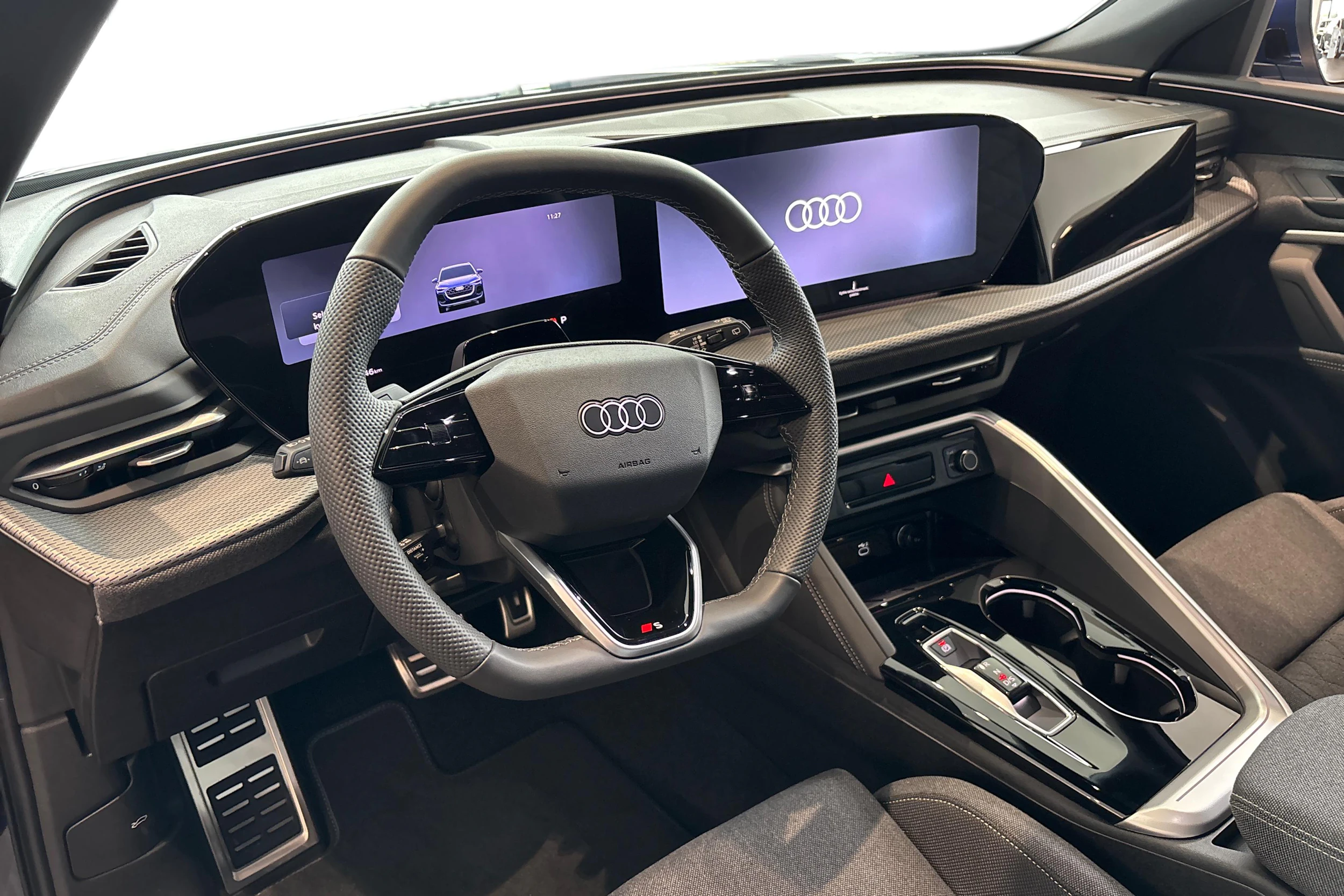 sininen Audi Q5 2026 kuva 6.