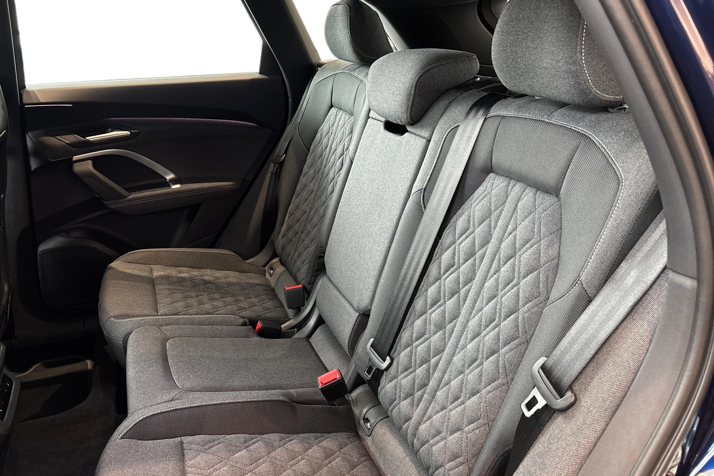 sininen Audi Q5 2026 kuva 8.