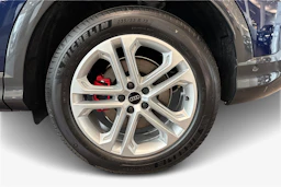 sininen Audi Q5 2026 kuva 9.