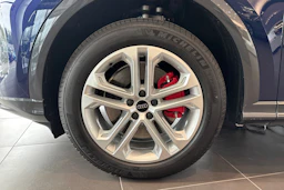sininen Audi Q5 2026 kuva 10.