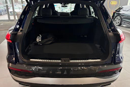 sininen Audi Q5 2026 kuva 11.