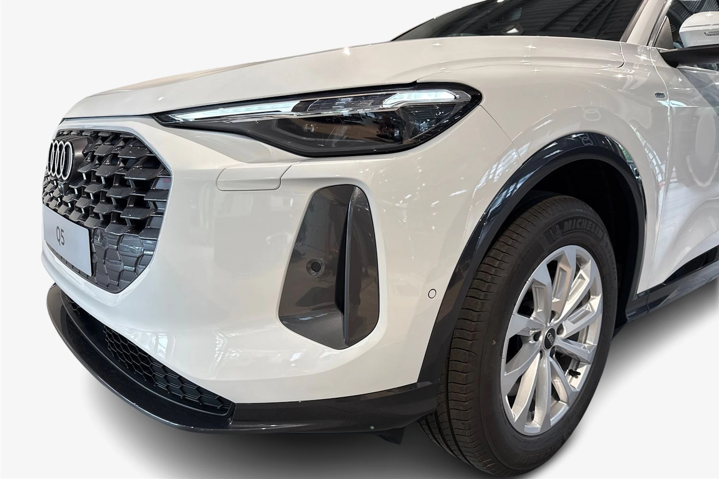 met. valkoinen Audi Q5 2026 kuva 9.
