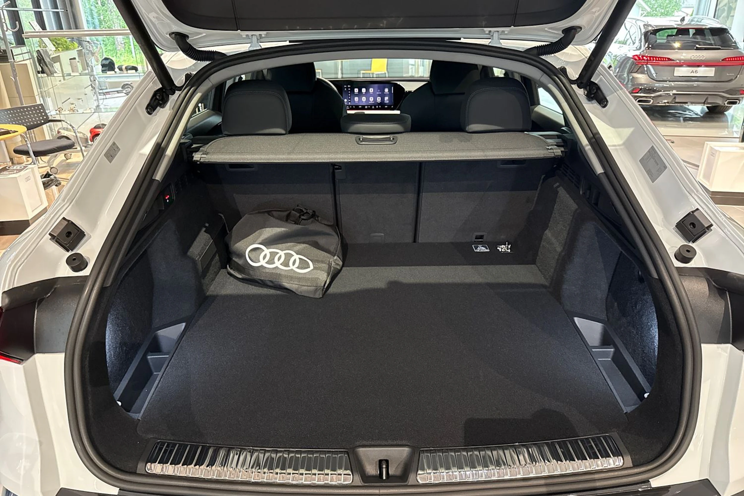 met. valkoinen Audi Q5 2026 kuva 12.