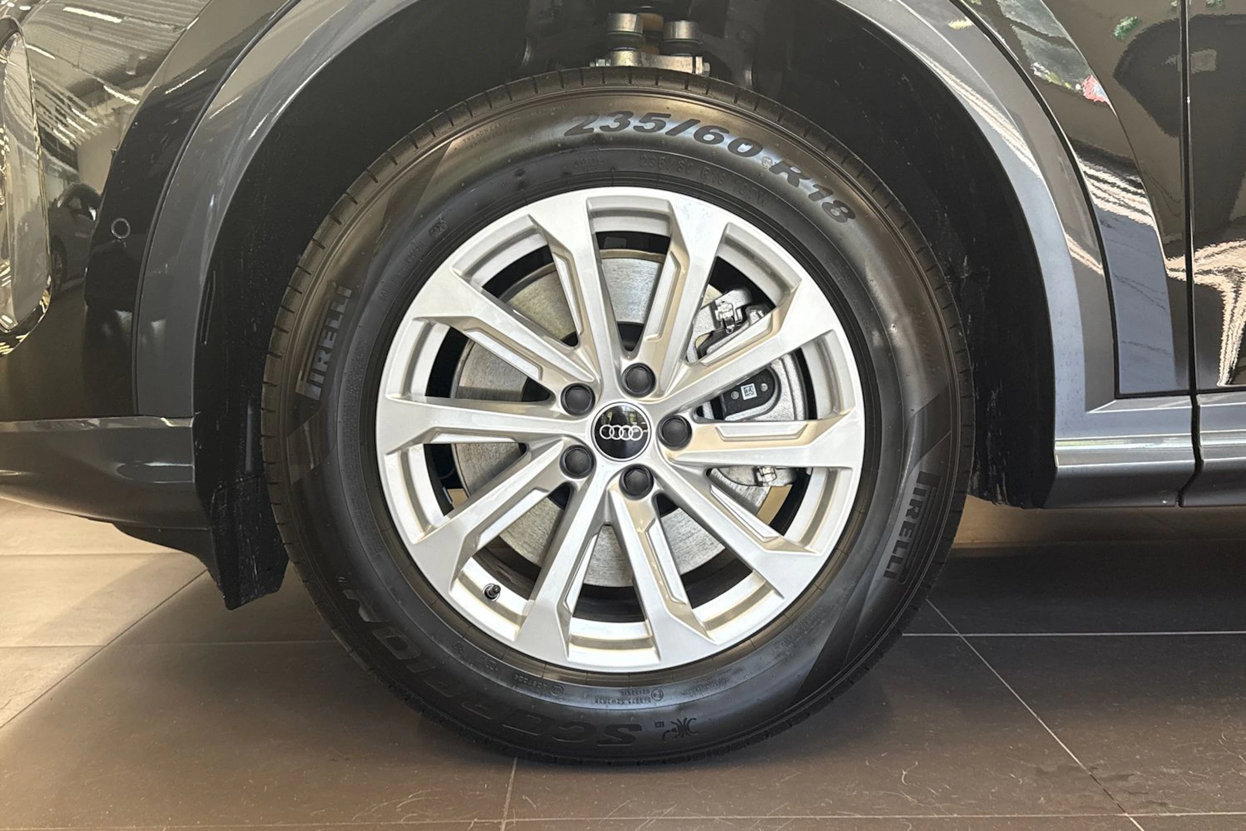 met. musta Audi Q5 2026 kuva 10.