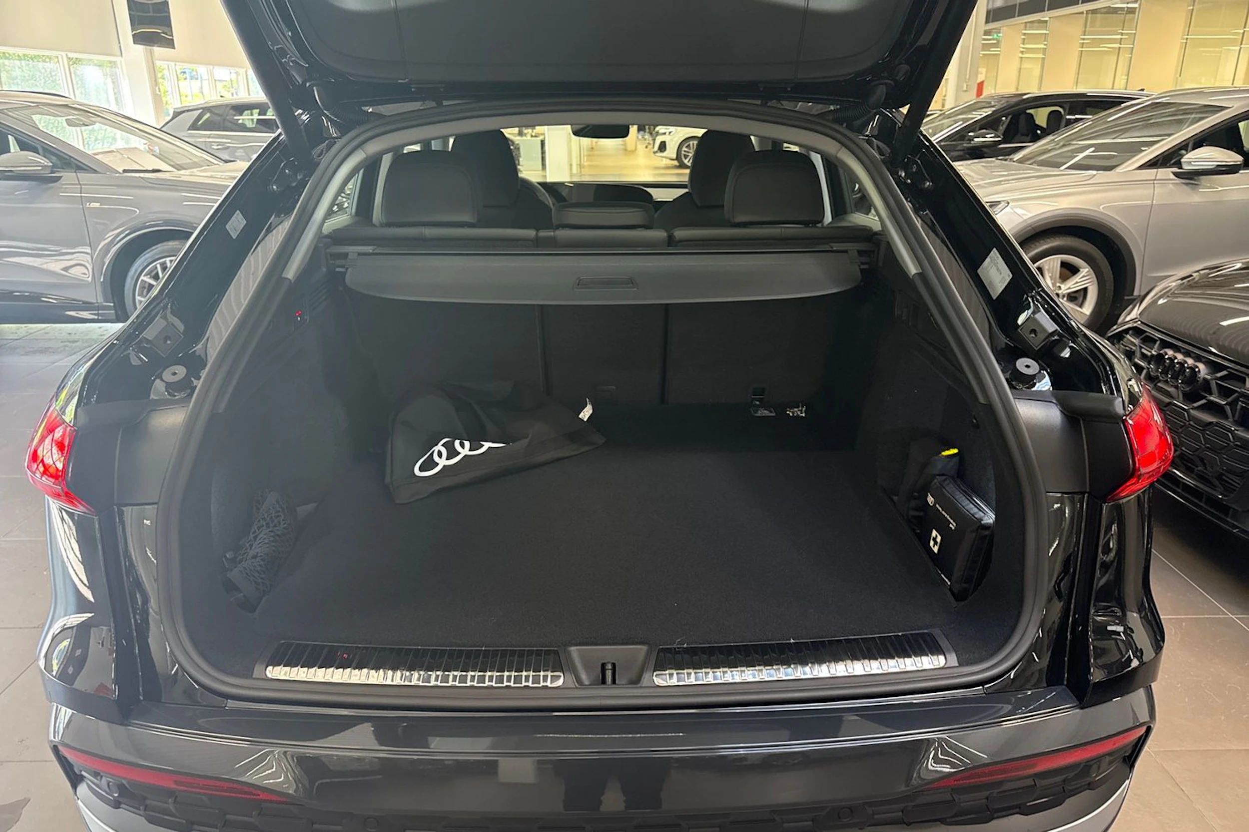 met. musta Audi Q5 2026 kuva 11.