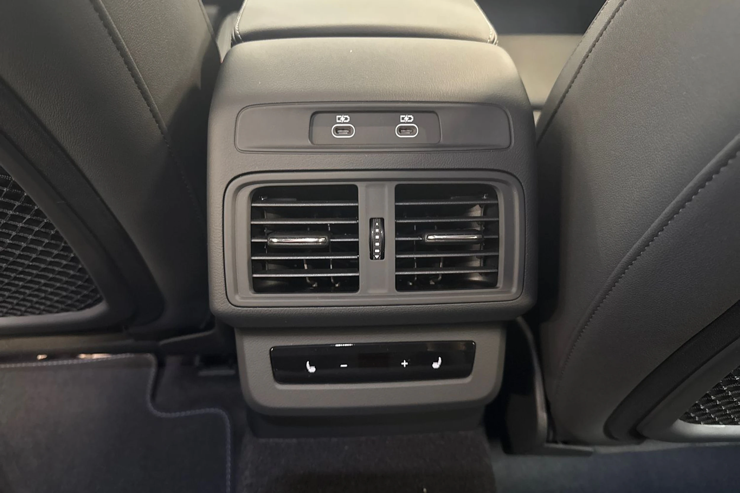 met. musta Audi Q5 2026 kuva 14.