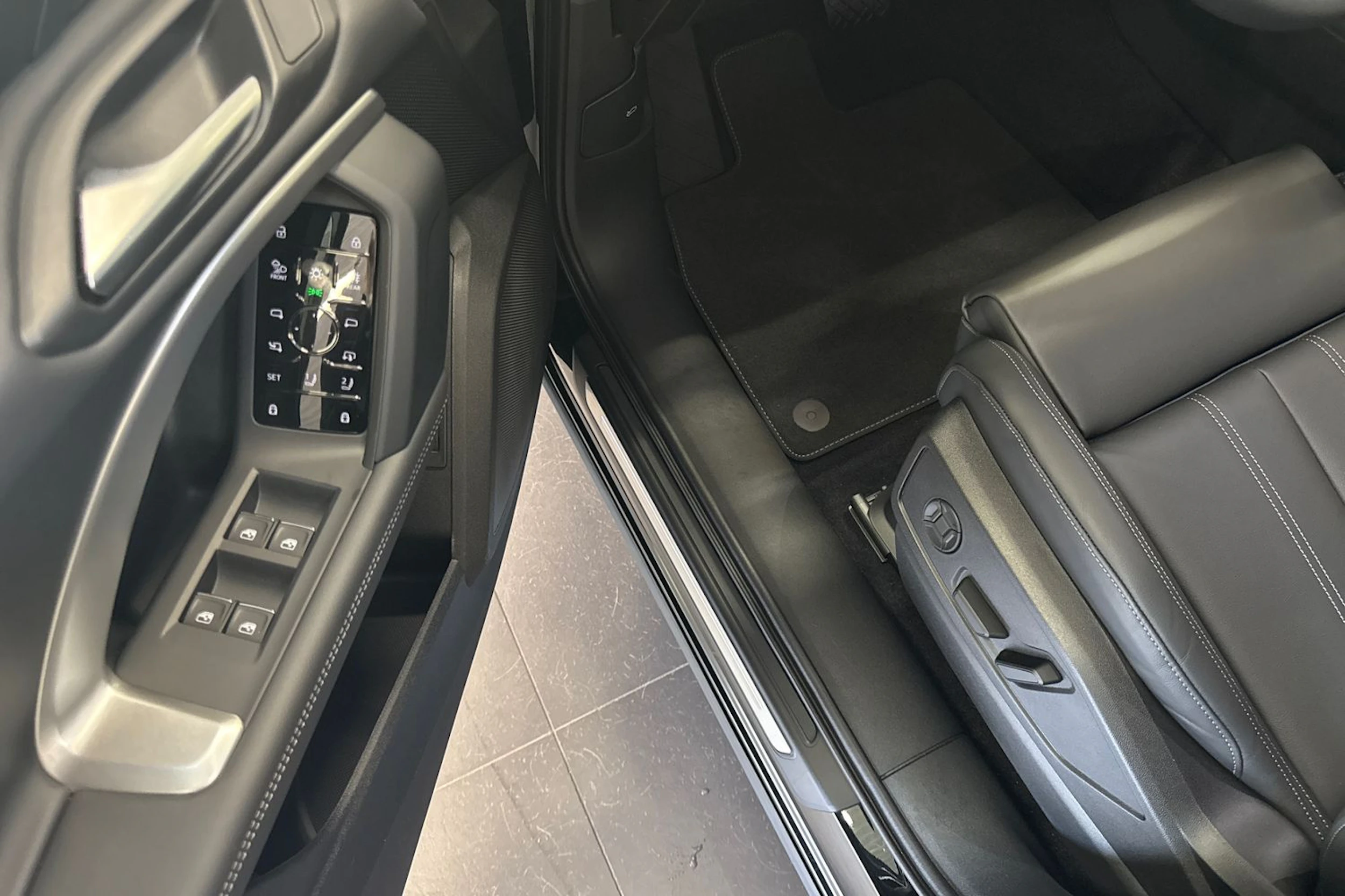 met. musta Audi Q5 2026 kuva 15.
