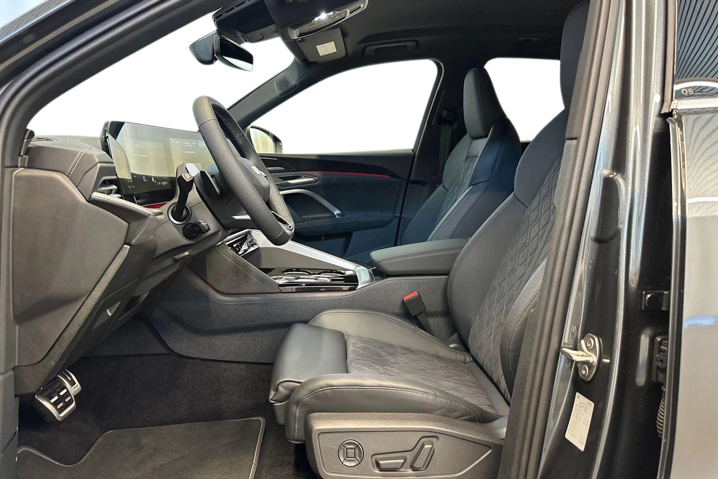 met. harmaa Audi Q5 2026 kuva 7.