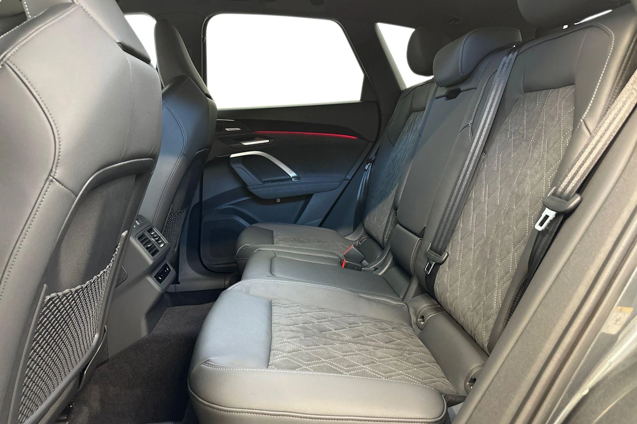 met. harmaa Audi Q5 2026 kuva 8.