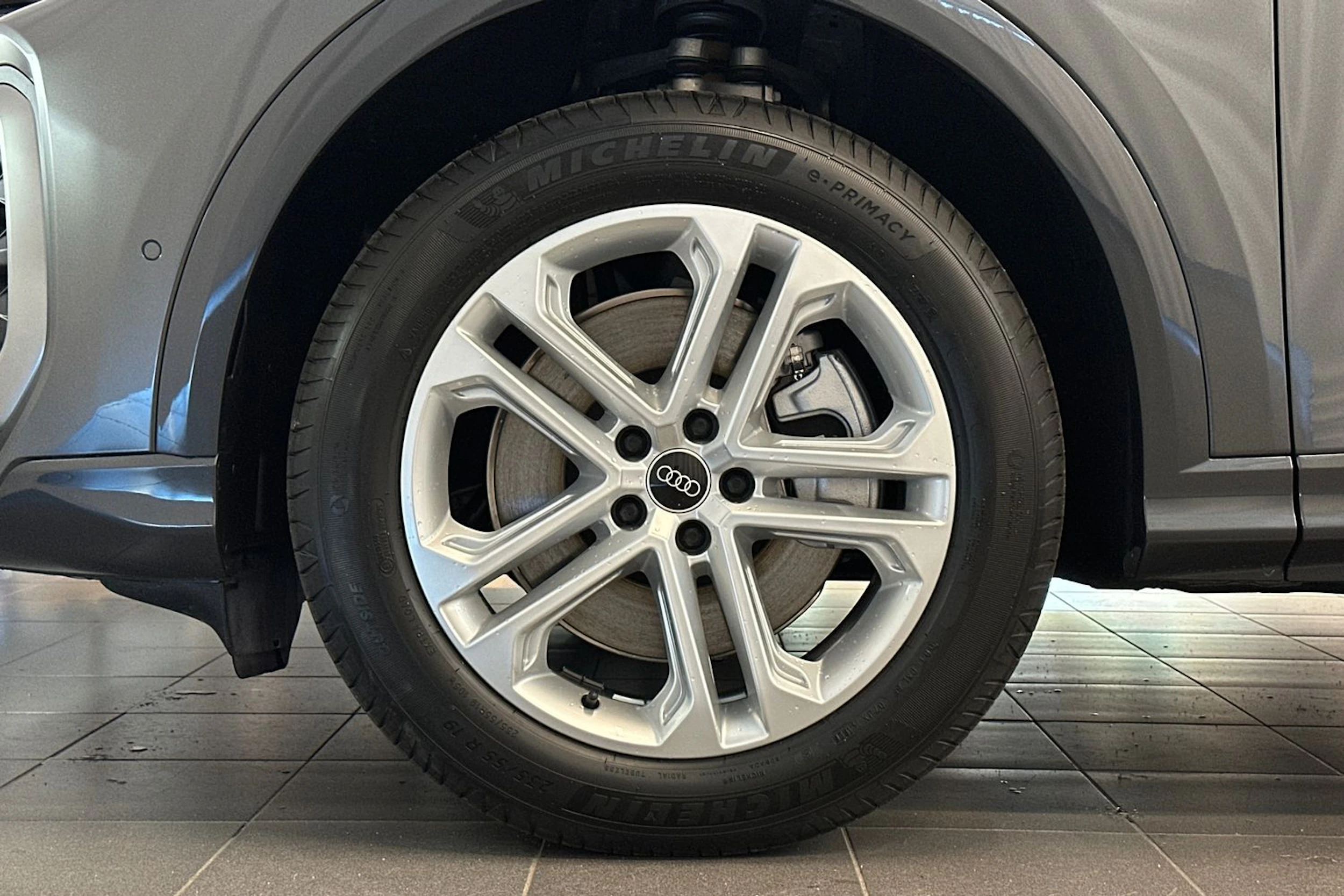 met. harmaa Audi Q5 2026 kuva 26.