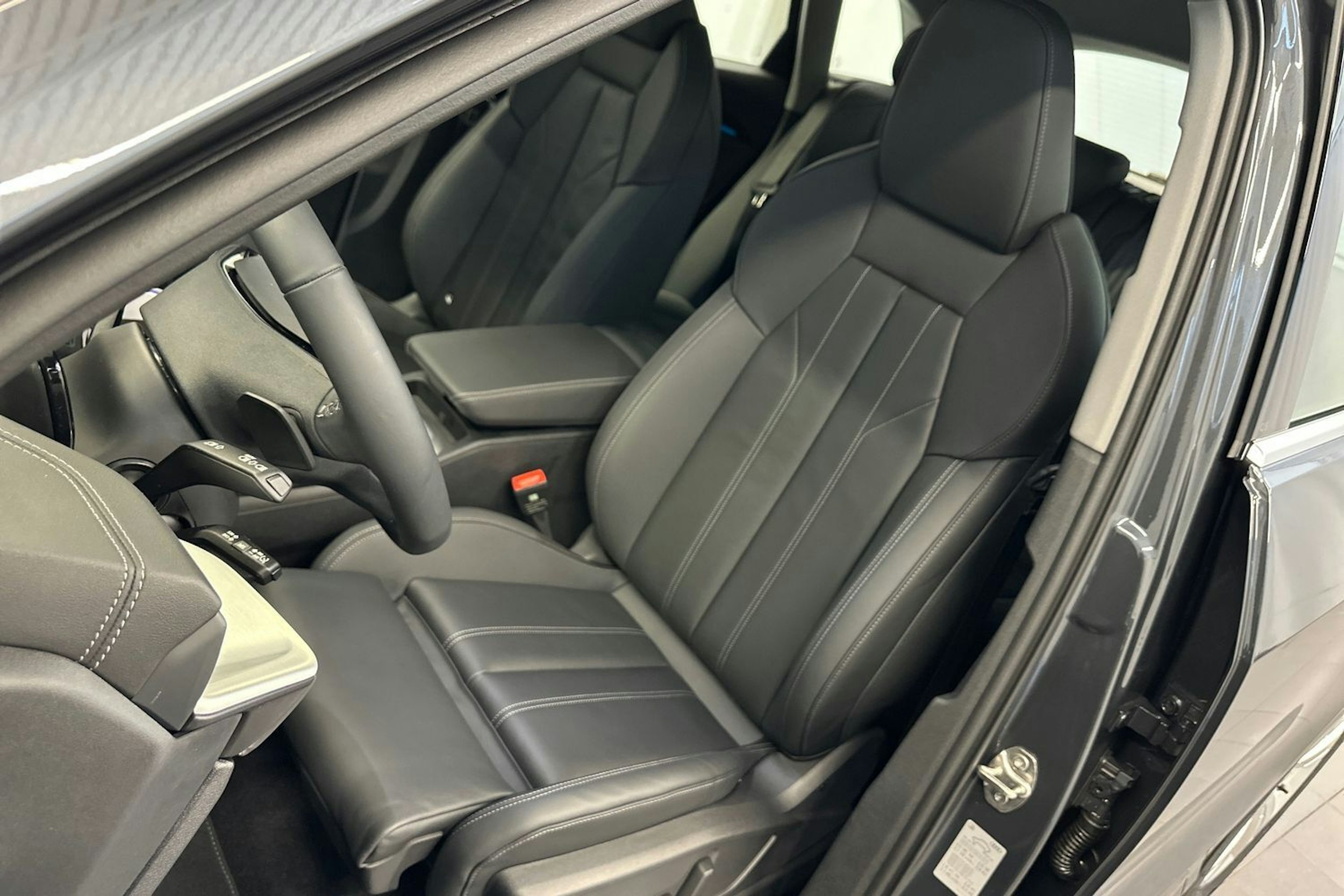 tambora harmaa Audi Q5 2026 kuva 3.