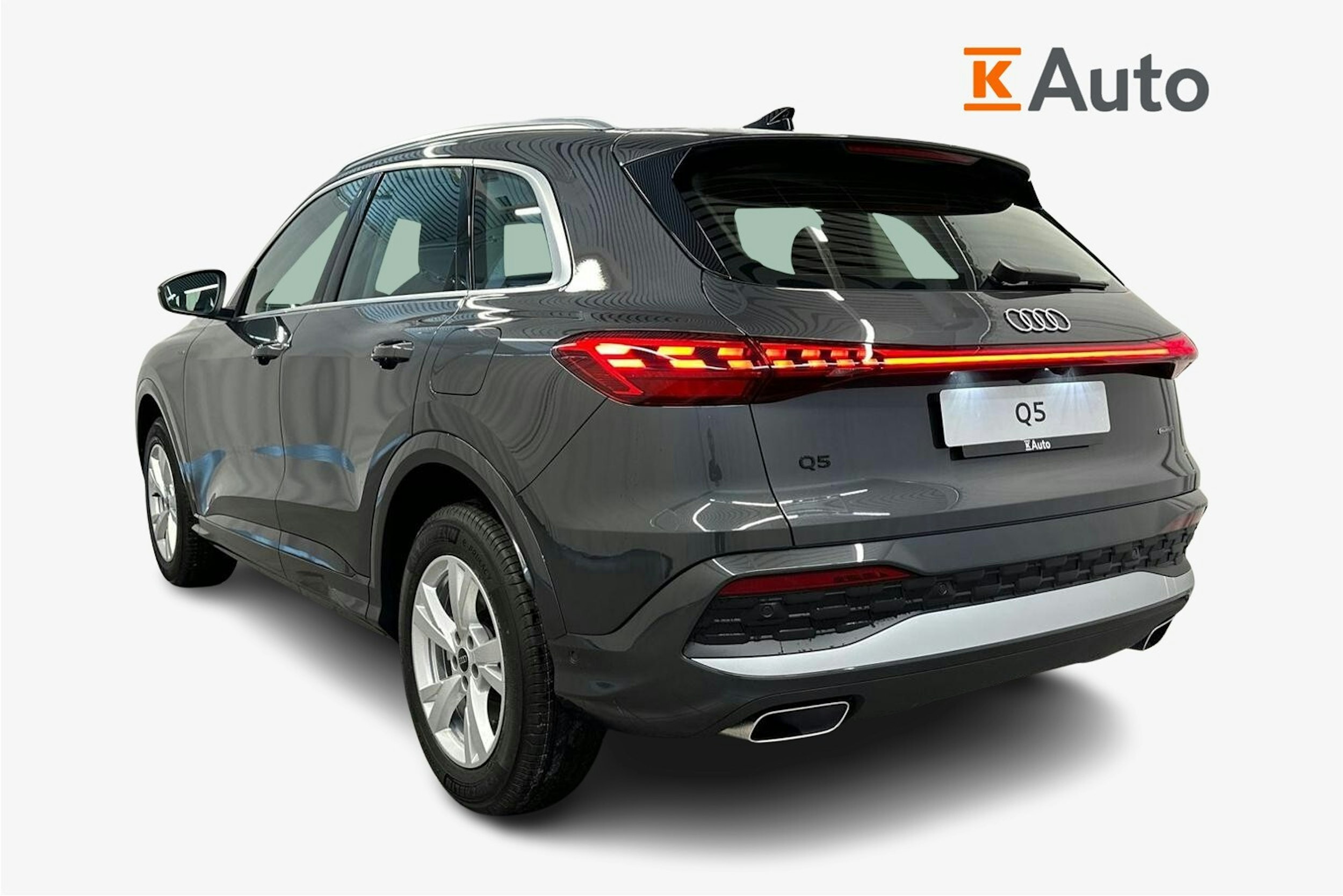 tambora harmaa Audi Q5 2026 kuva 6.