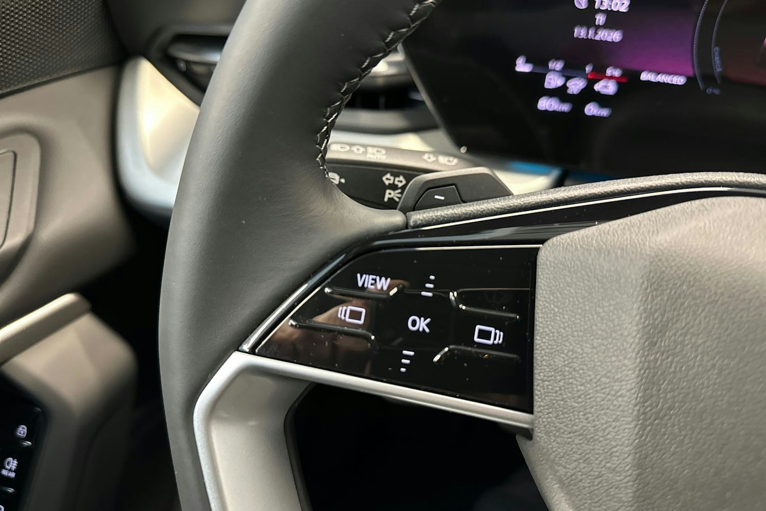 tambora harmaa Audi Q5 2026 kuva 12.