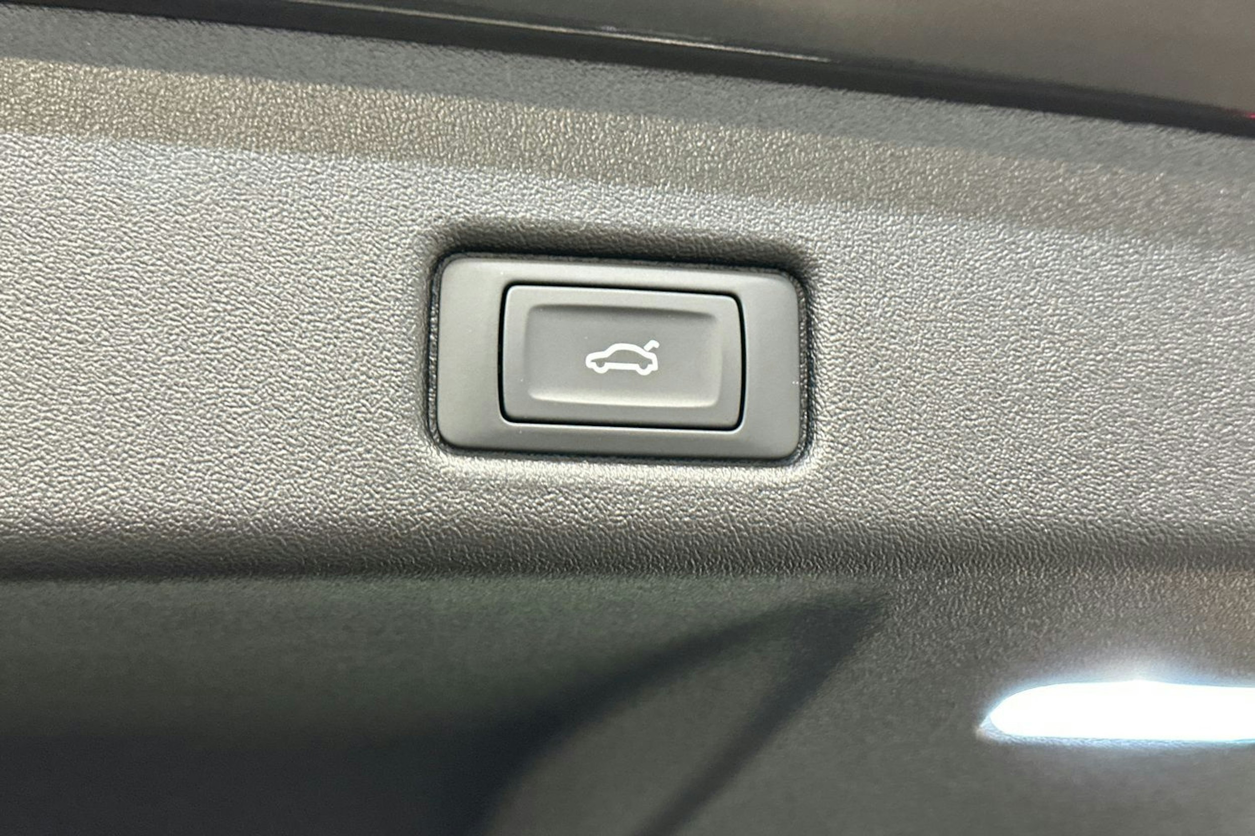 tambora harmaa Audi Q5 2026 kuva 20.