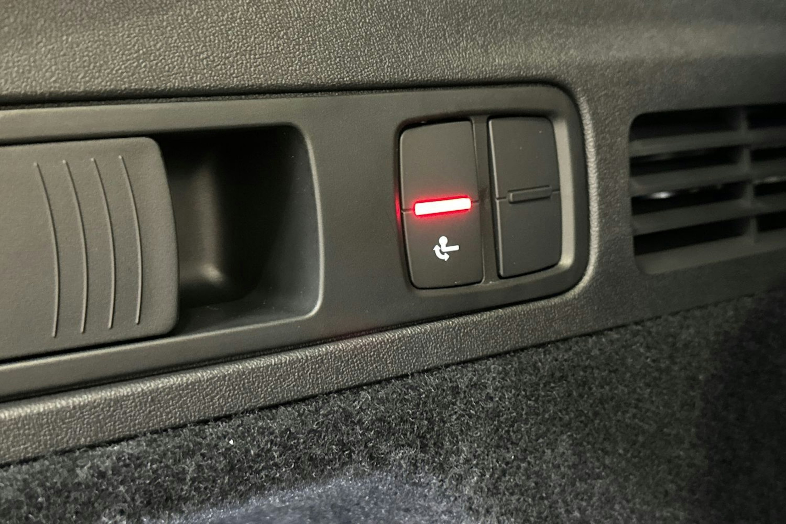 tambora harmaa Audi Q5 2026 kuva 21.