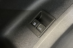 tambora harmaa Audi Q5 2026 kuva 22.