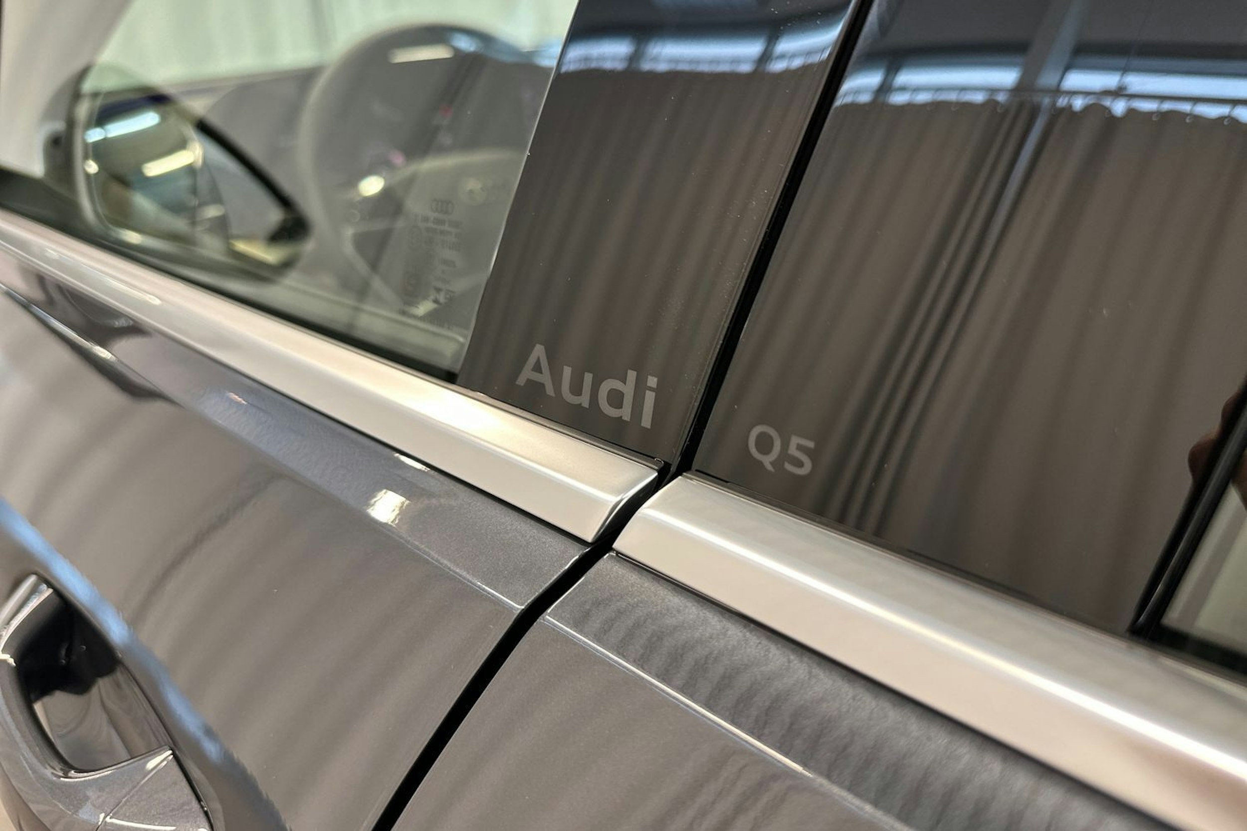 tambora harmaa Audi Q5 2026 kuva 30.