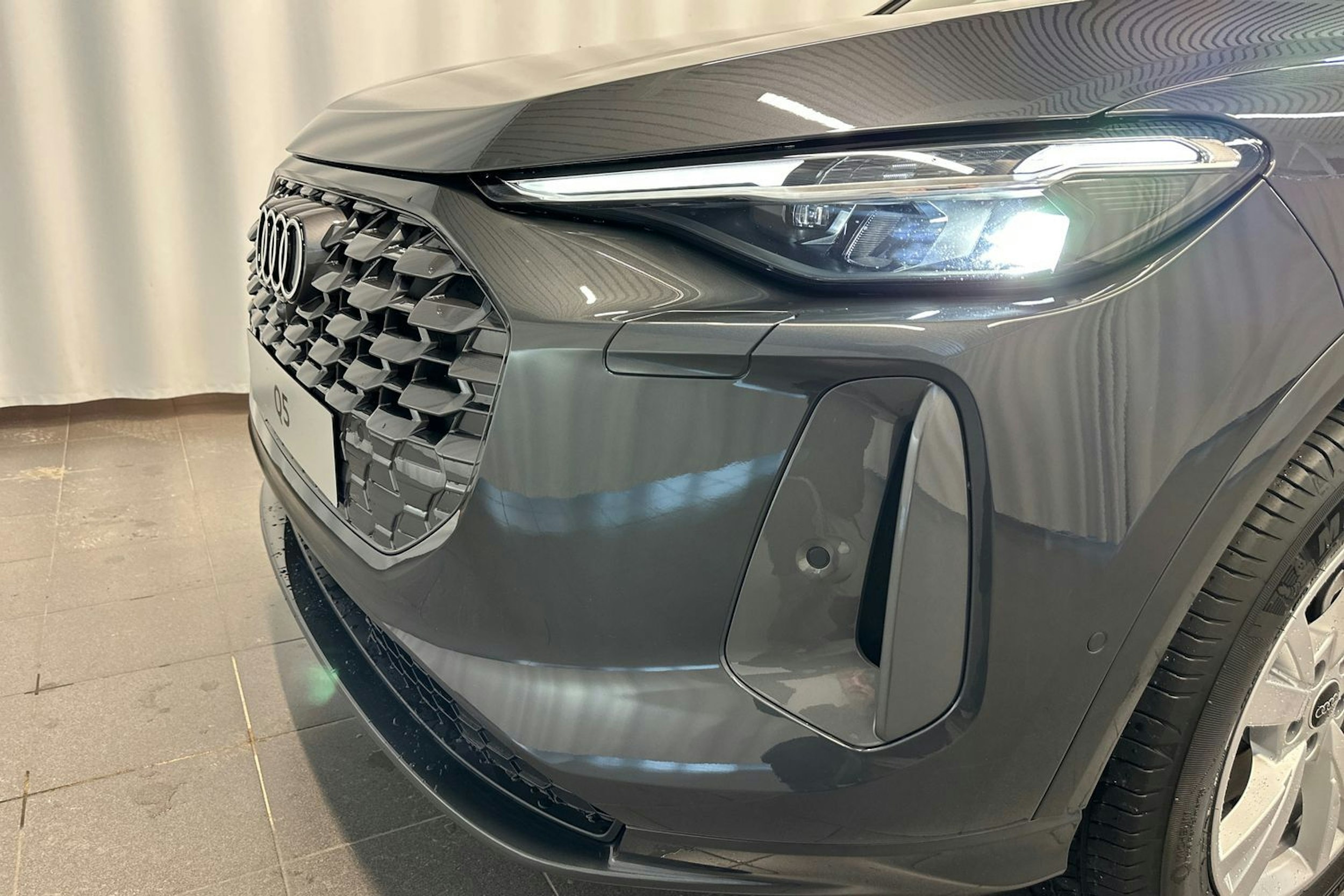tambora harmaa Audi Q5 2026 kuva 31.