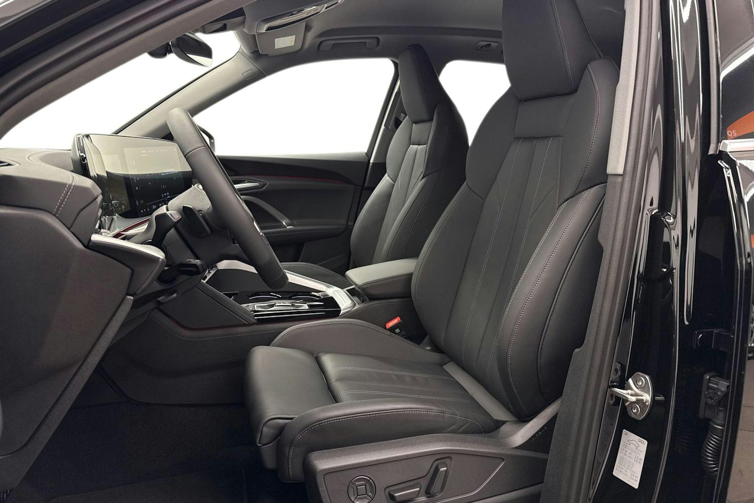 met. musta Audi Q5 2026 kuva 8.