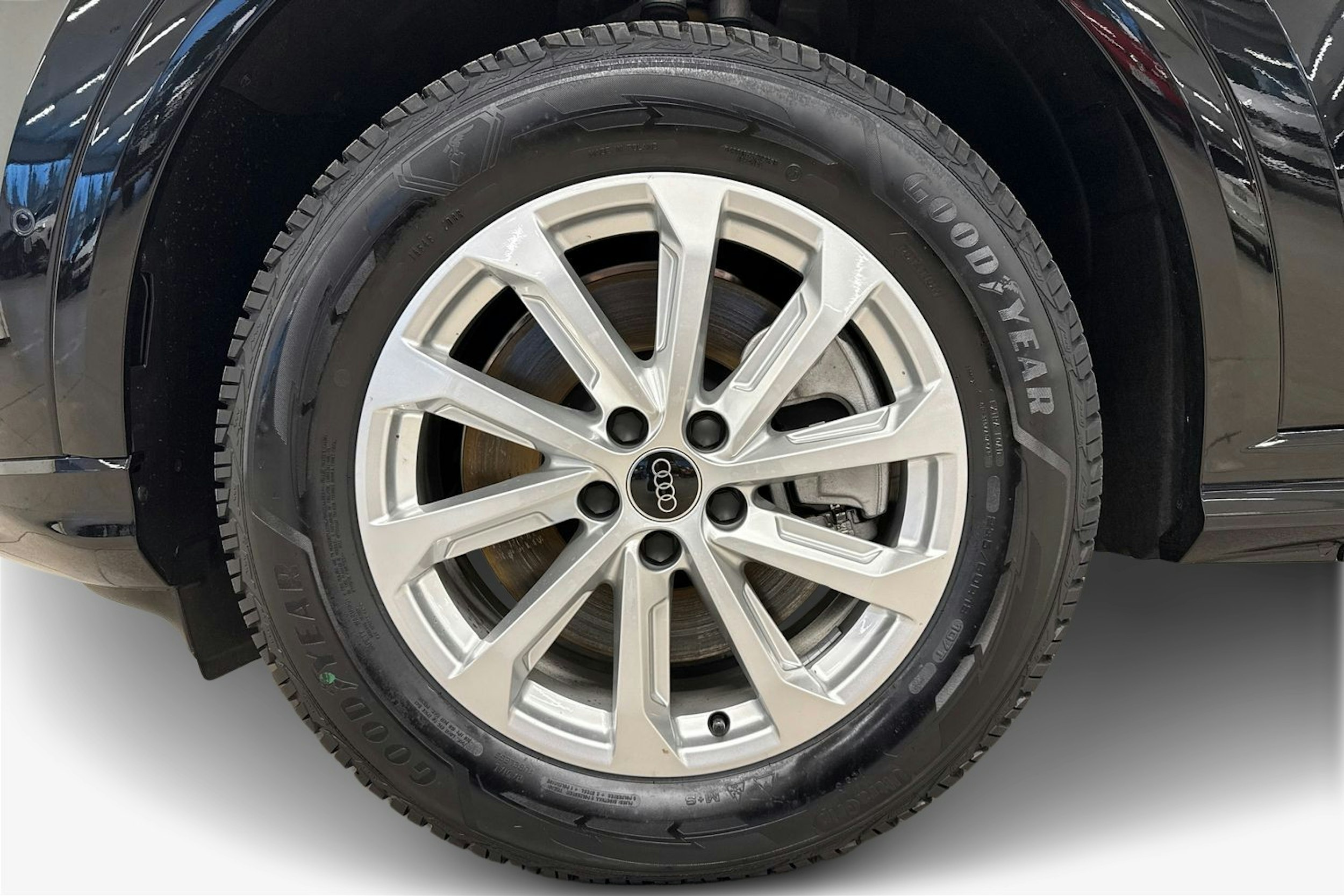 met. musta Audi Q5 2026 kuva 9.