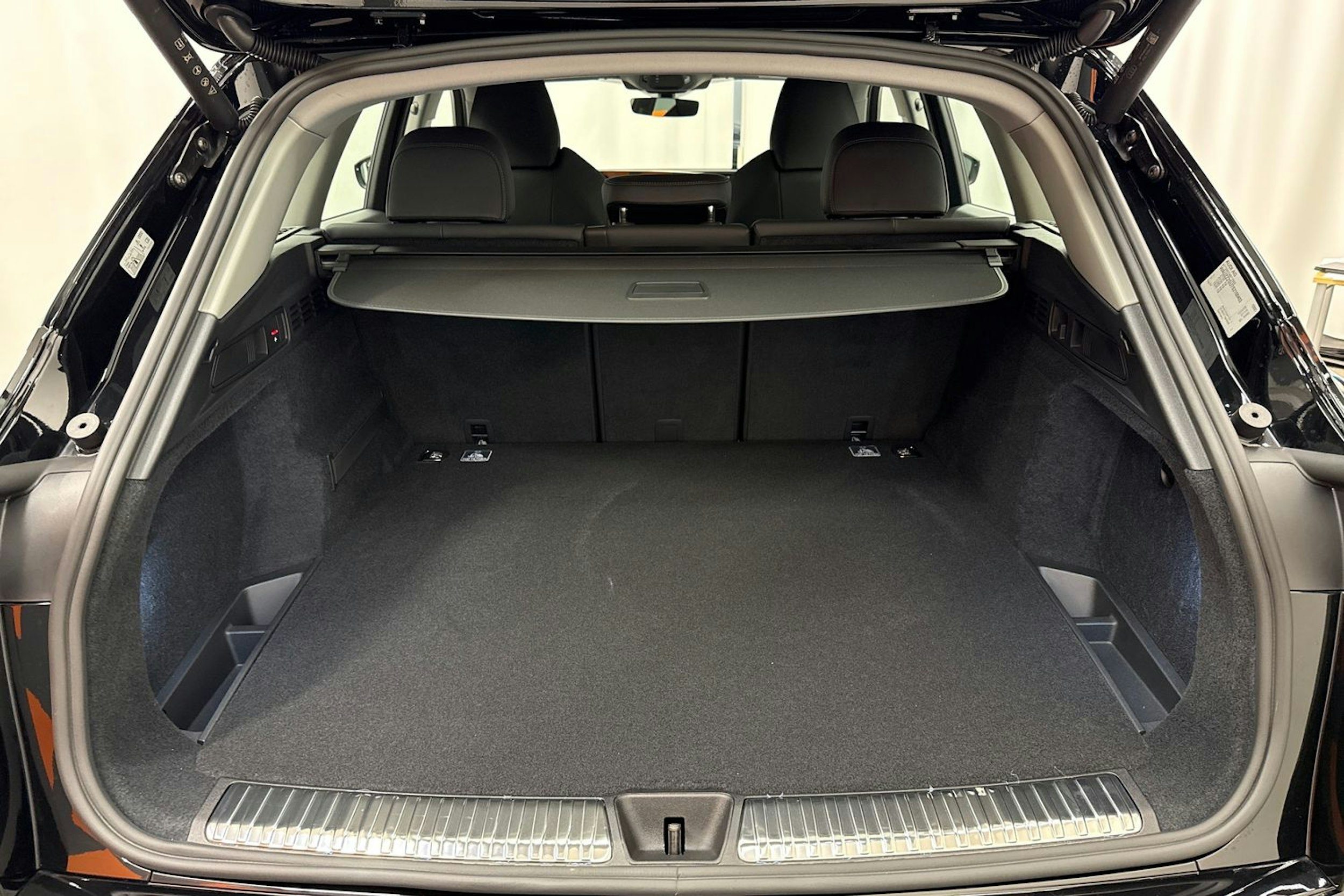 met. musta Audi Q5 2026 kuva 11.