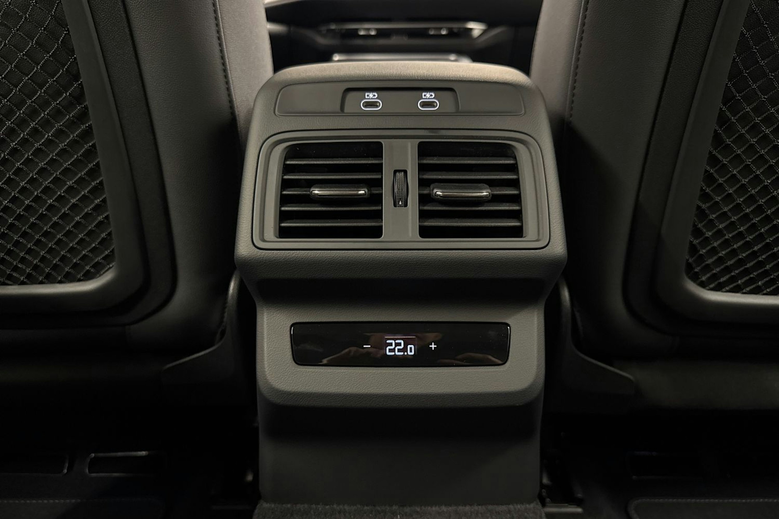 met. musta Audi Q5 2026 kuva 15.