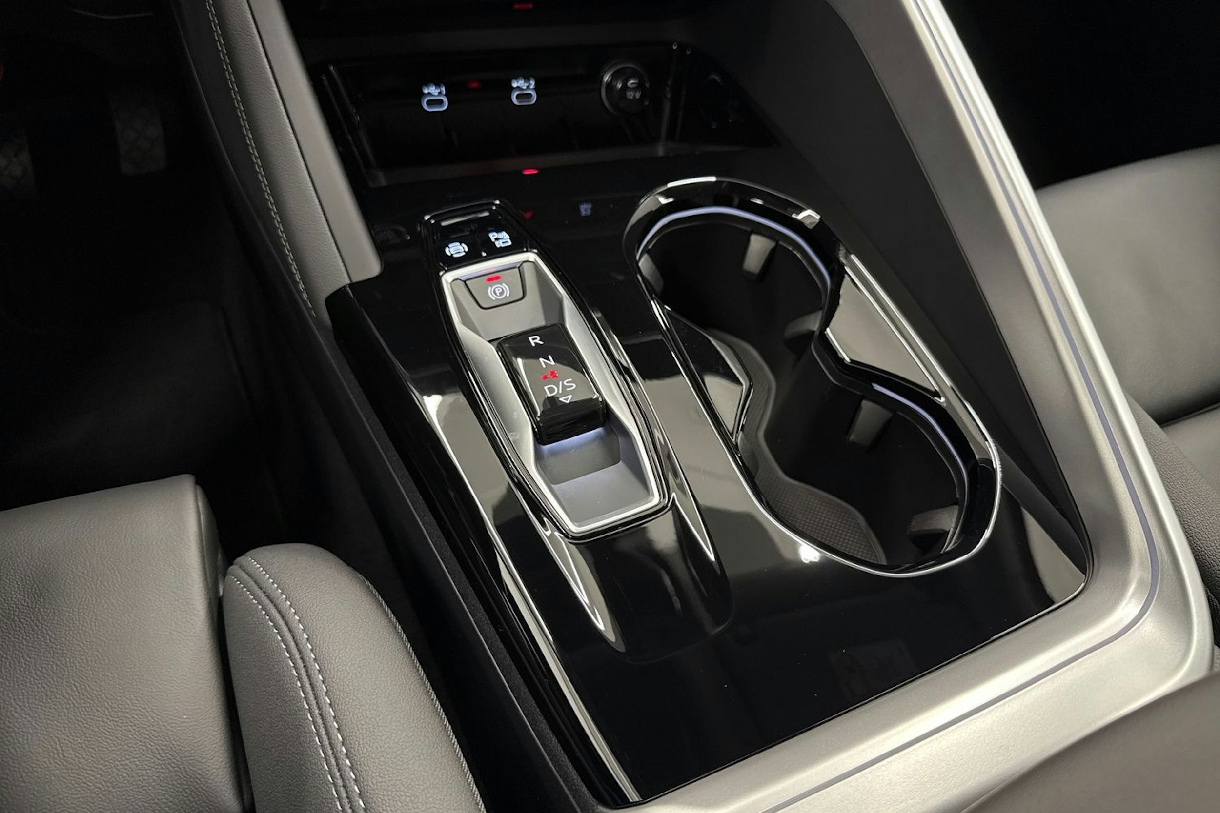 met. musta Audi Q5 2026 kuva 24.