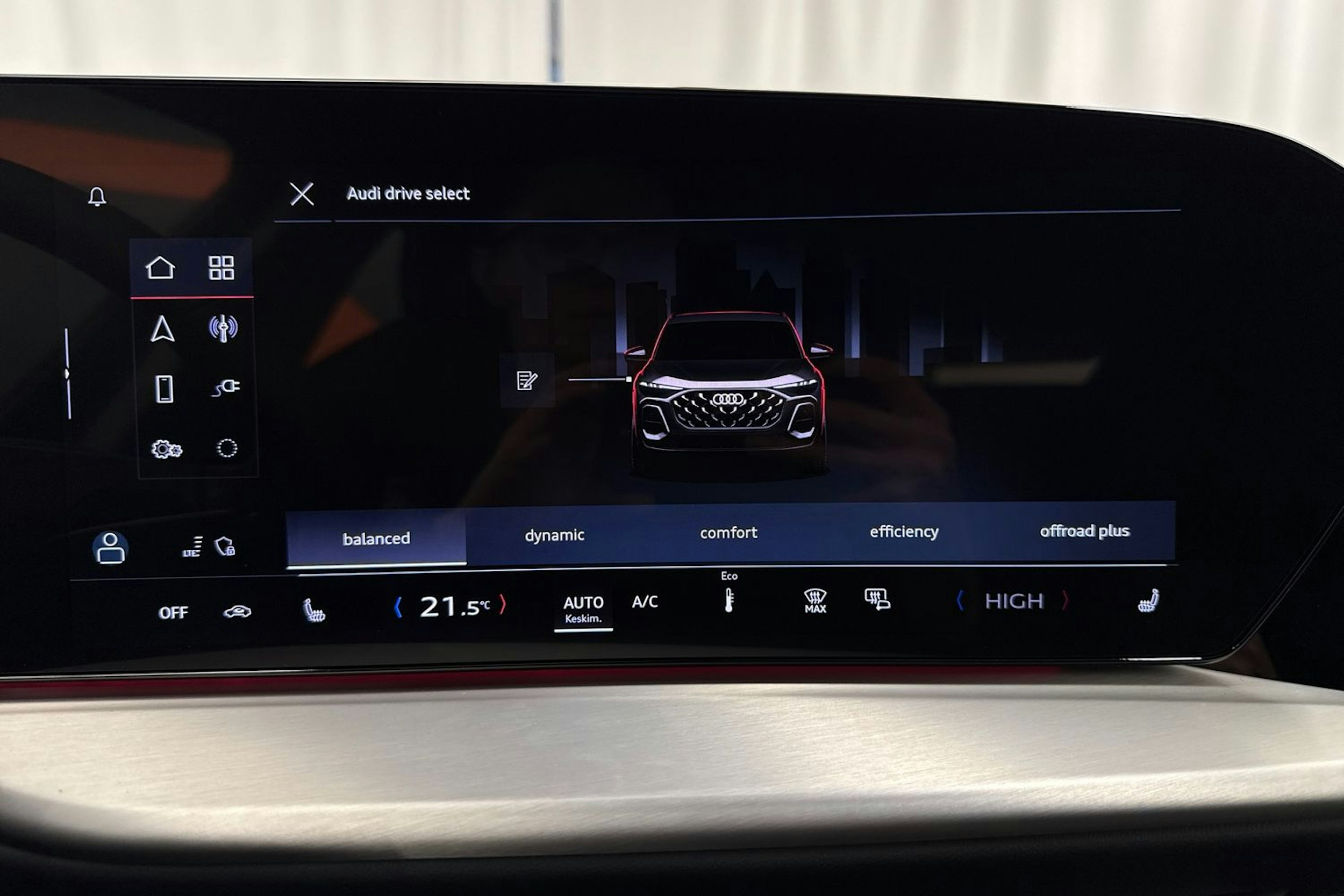 met. musta Audi Q5 2026 kuva 28.