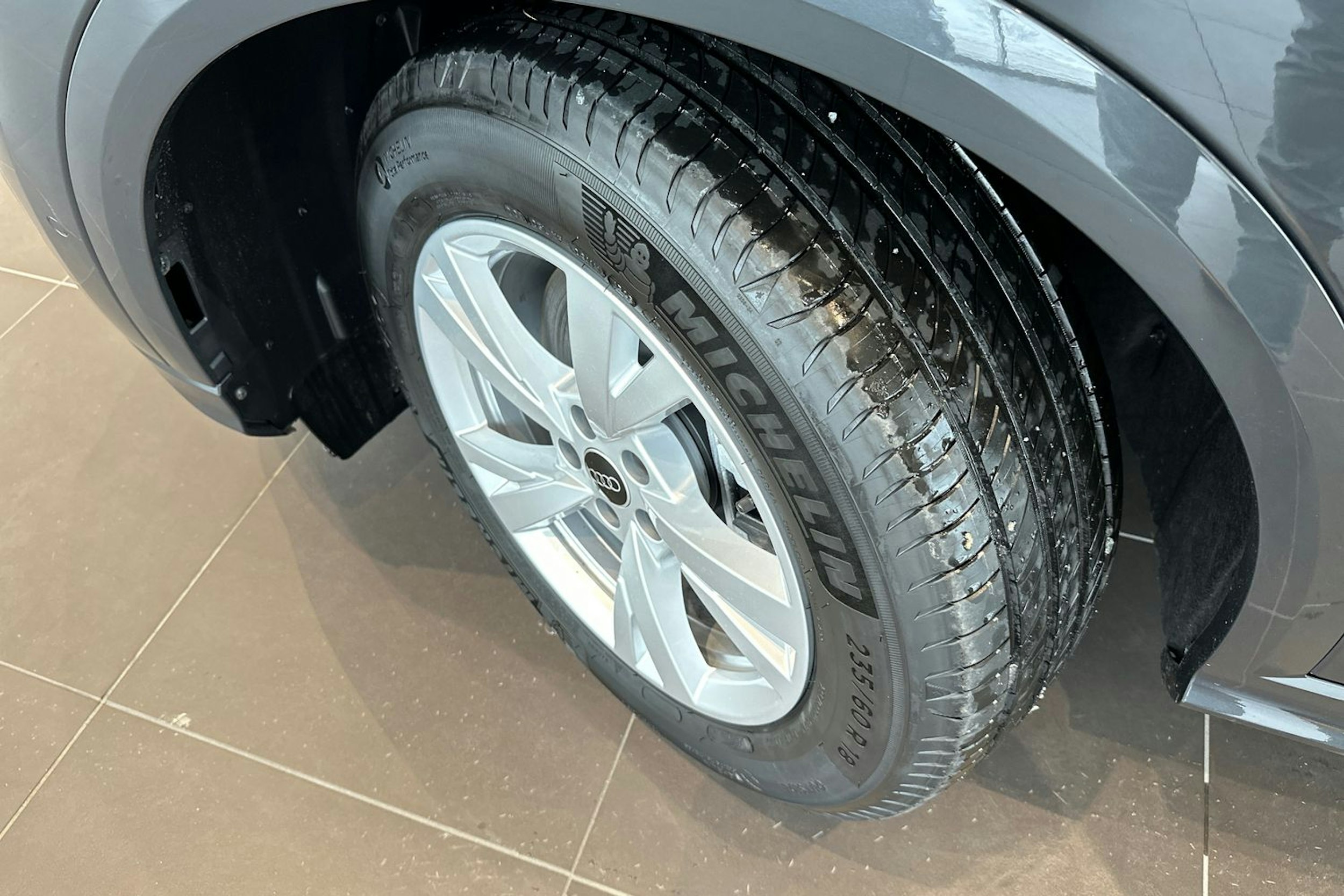 met. harmaa Audi Q5 2026 kuva 10.