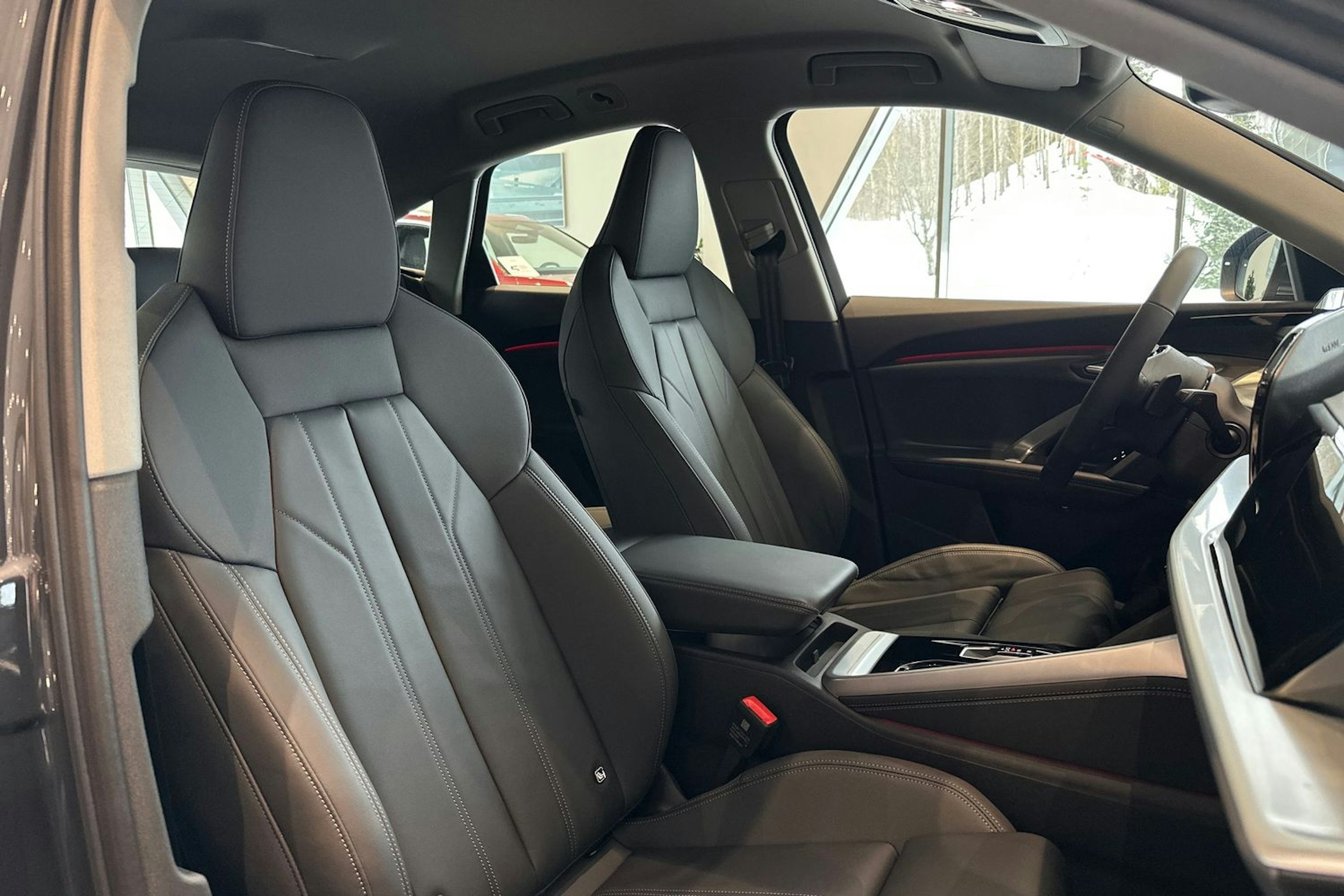 met. harmaa Audi Q5 2026 kuva 14.