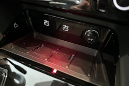 met. harmaa Audi Q5 2026 kuva 18.