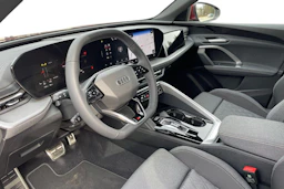 punainen Audi Q5 2026 kuva 6.