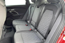 punainen Audi Q5 2026 kuva 8.