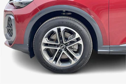 punainen Audi Q5 2026 kuva 9.