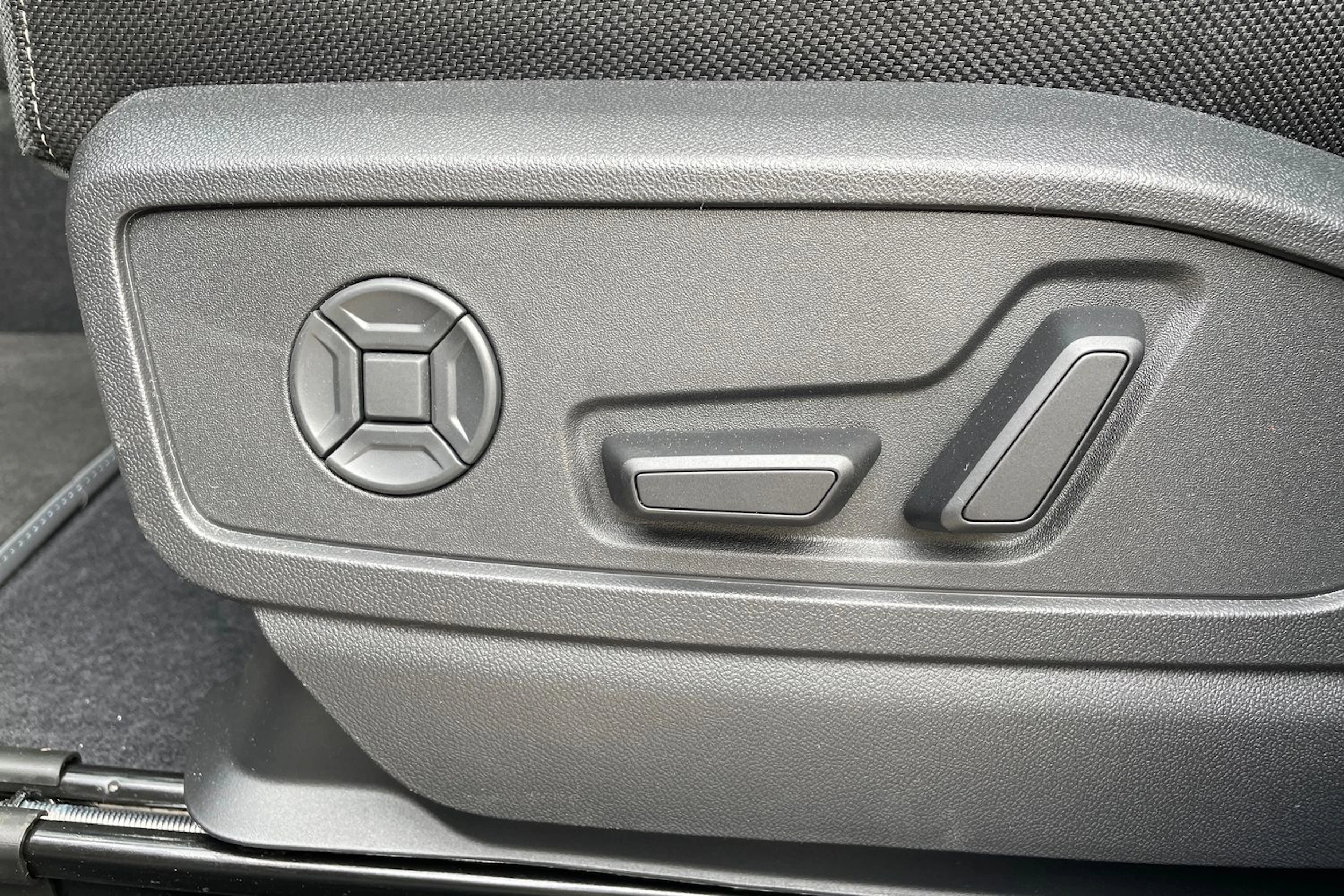 punainen Audi Q5 2026 kuva 12.