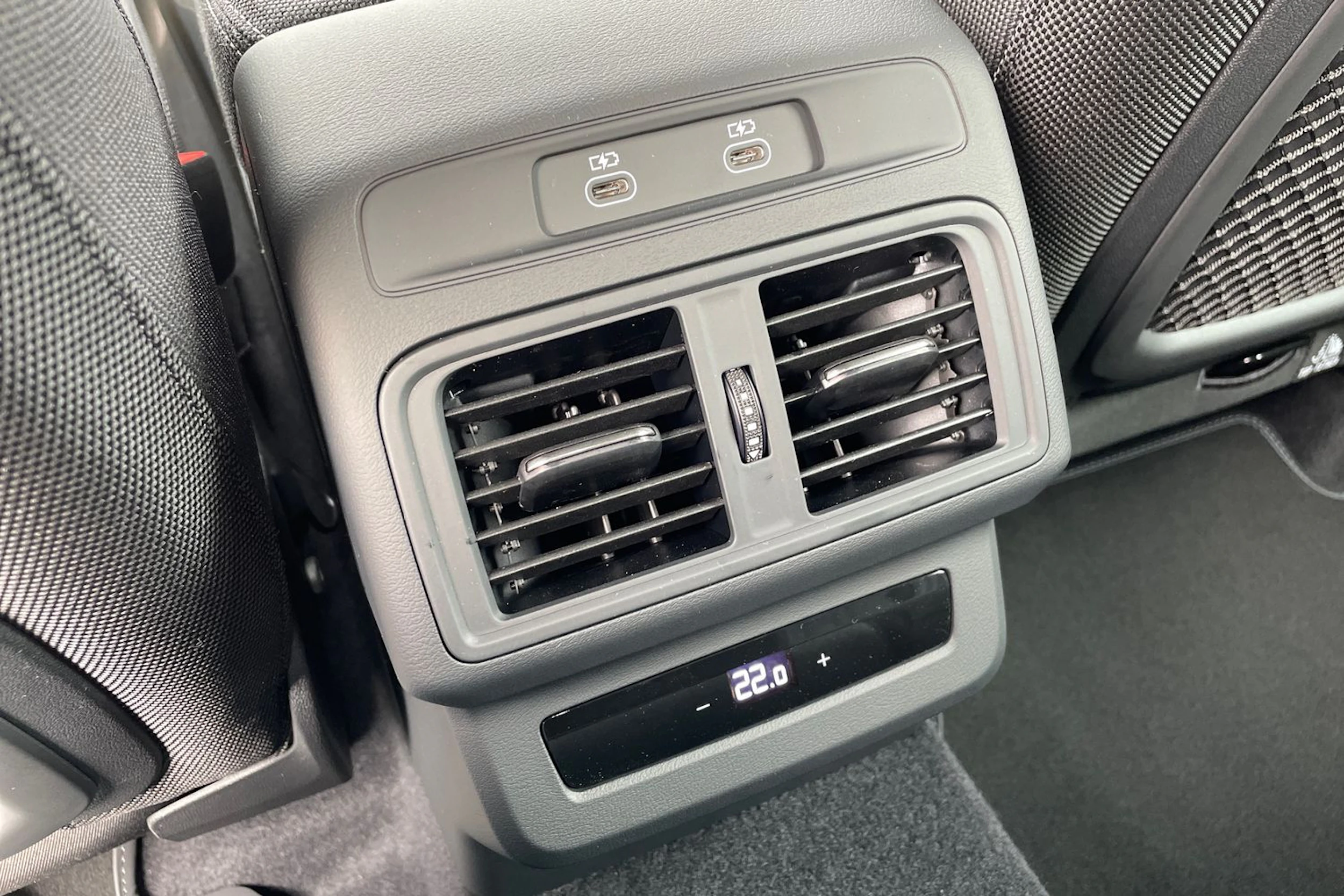 punainen Audi Q5 2026 kuva 13.