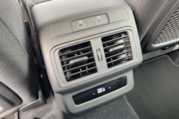 punainen Audi Q5 2026 kuva 13.