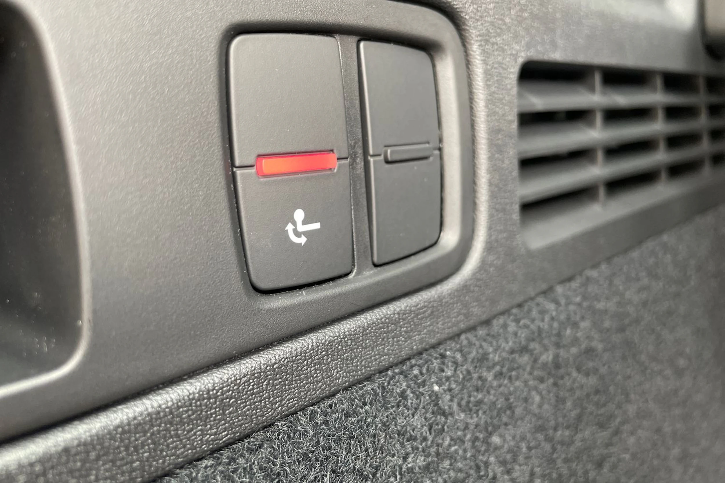 punainen Audi Q5 2026 kuva 15.