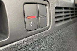 punainen Audi Q5 2026 kuva 15.