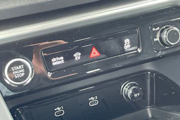 punainen Audi Q5 2026 kuva 21.