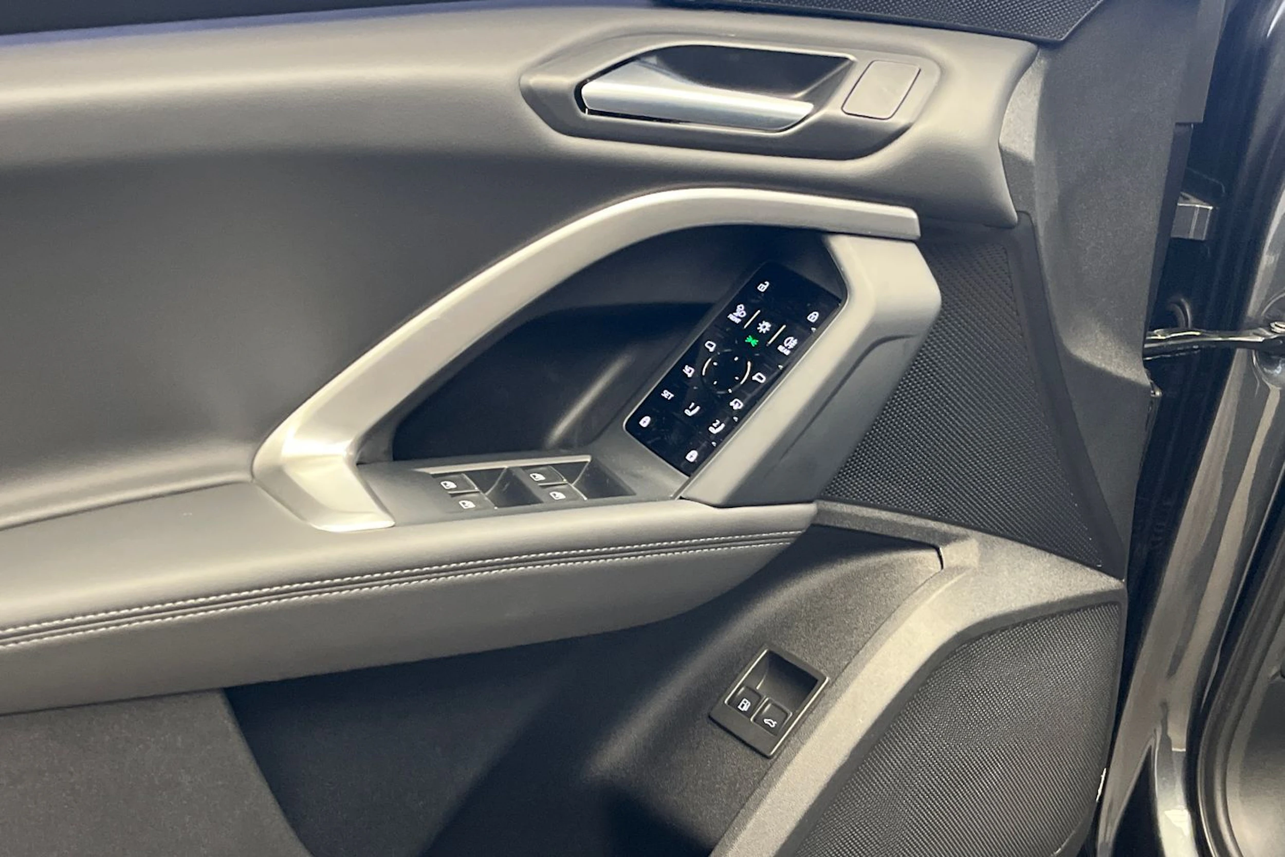 daytona harmaa Audi Q5 2026 kuva 13.