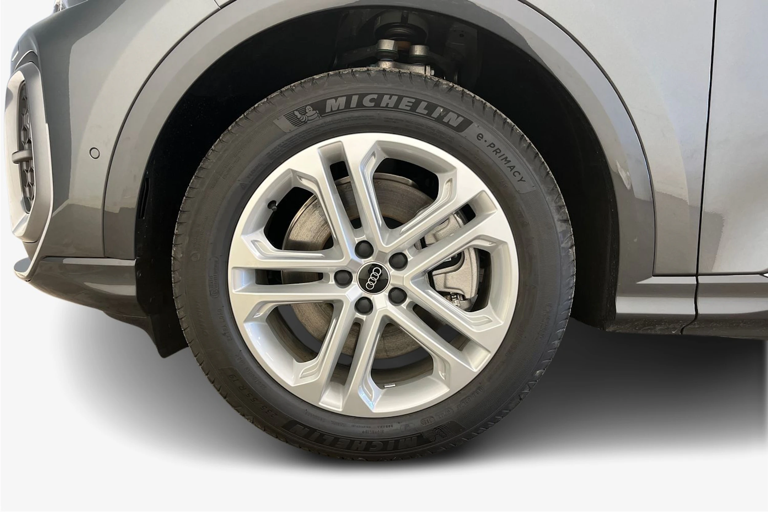 daytona harmaa Audi Q5 2026 kuva 18.