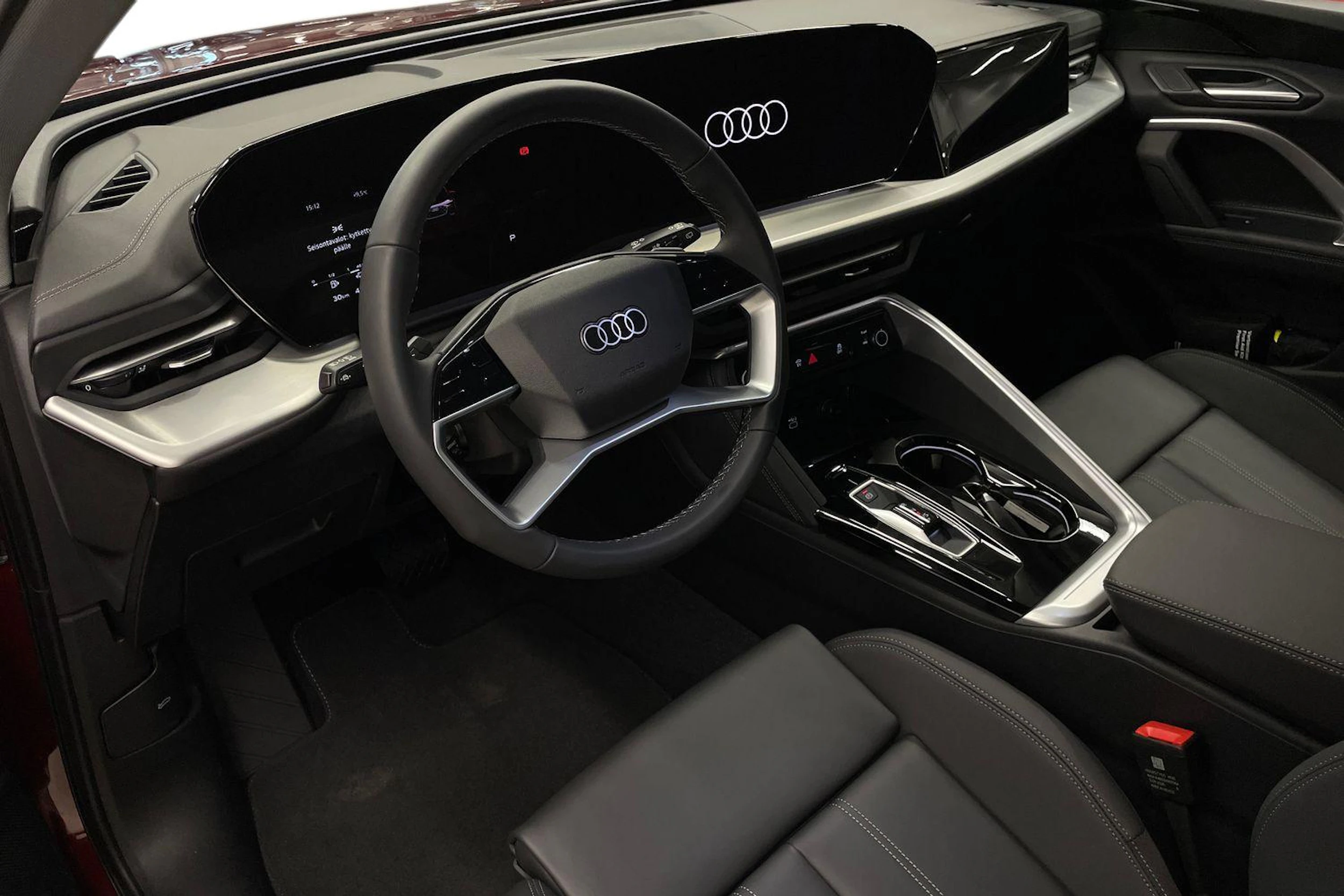 met. punainen Audi Q5 2026 kuva 6.