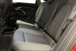 met. punainen Audi Q5 2026 kuva 8.