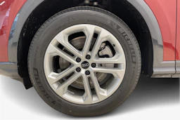 met. punainen Audi Q5 2026 kuva 9.