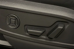 met. punainen Audi Q5 2026 kuva 12.
