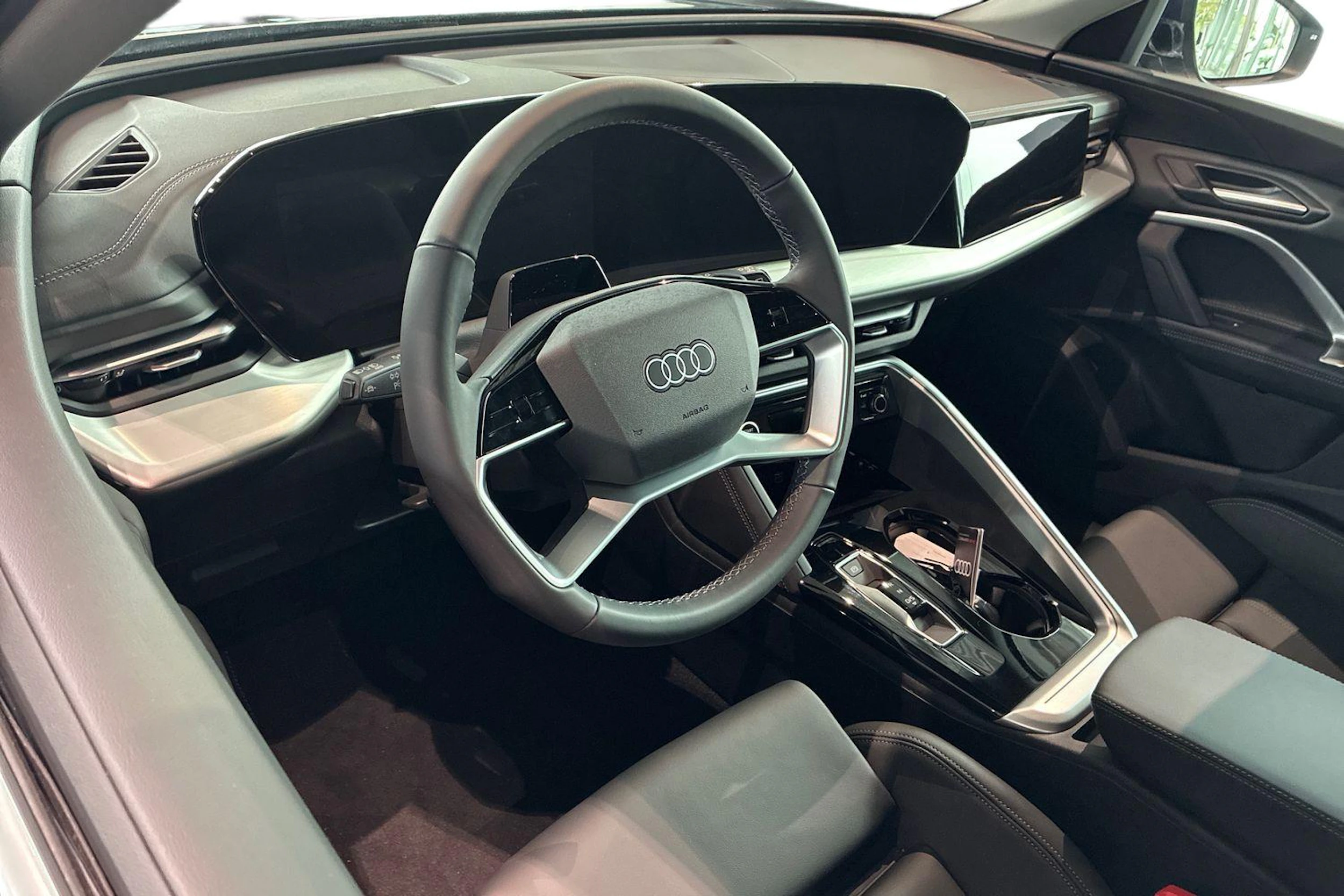 sininen Audi Q5 2026 kuva 6.