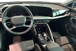 sininen Audi Q5 2026 kuva 7.