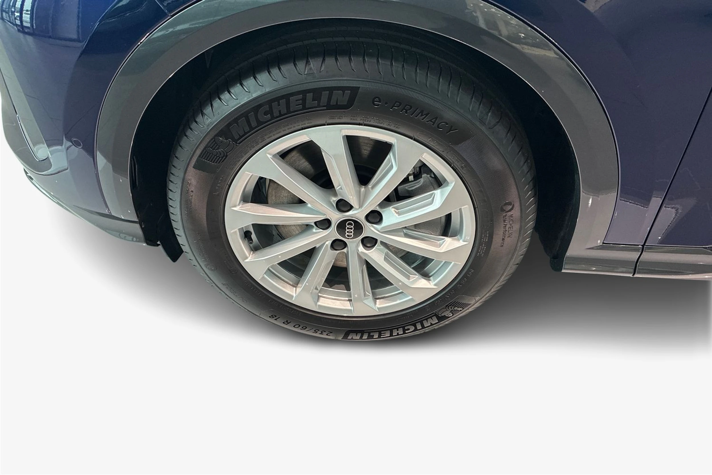 sininen Audi Q5 2026 kuva 9.